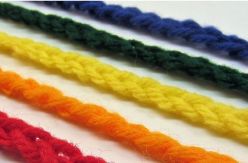 Five crocheted chains in colors of the rainbow